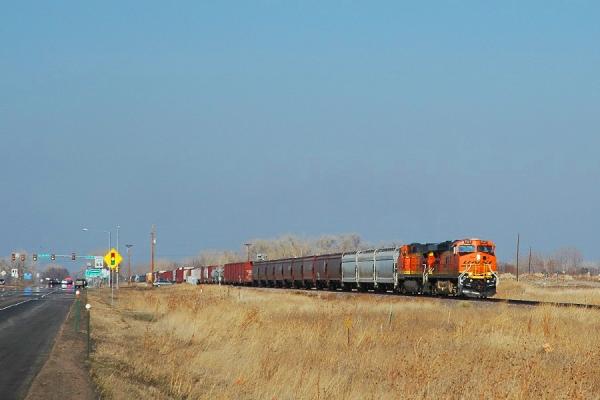 BNSF_7547_CO_HWY_52_small